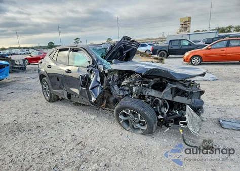 2024 Chevrolet Trax 1Lt из США, поврежденный, VIN KL77LHE2XRC219314